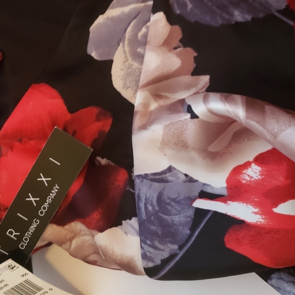 NWT 13 Trixxi Juniors Fit -Flare Red Black white Dress Floral Print - Picture 13 of 14